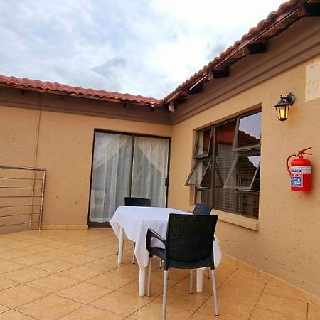 Asda Guesthouse Mogwase Bagian luar foto