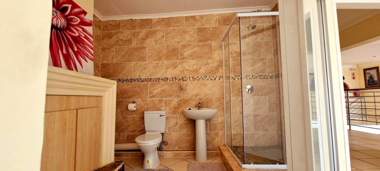 Asda Guesthouse Mogwase Bagian luar foto