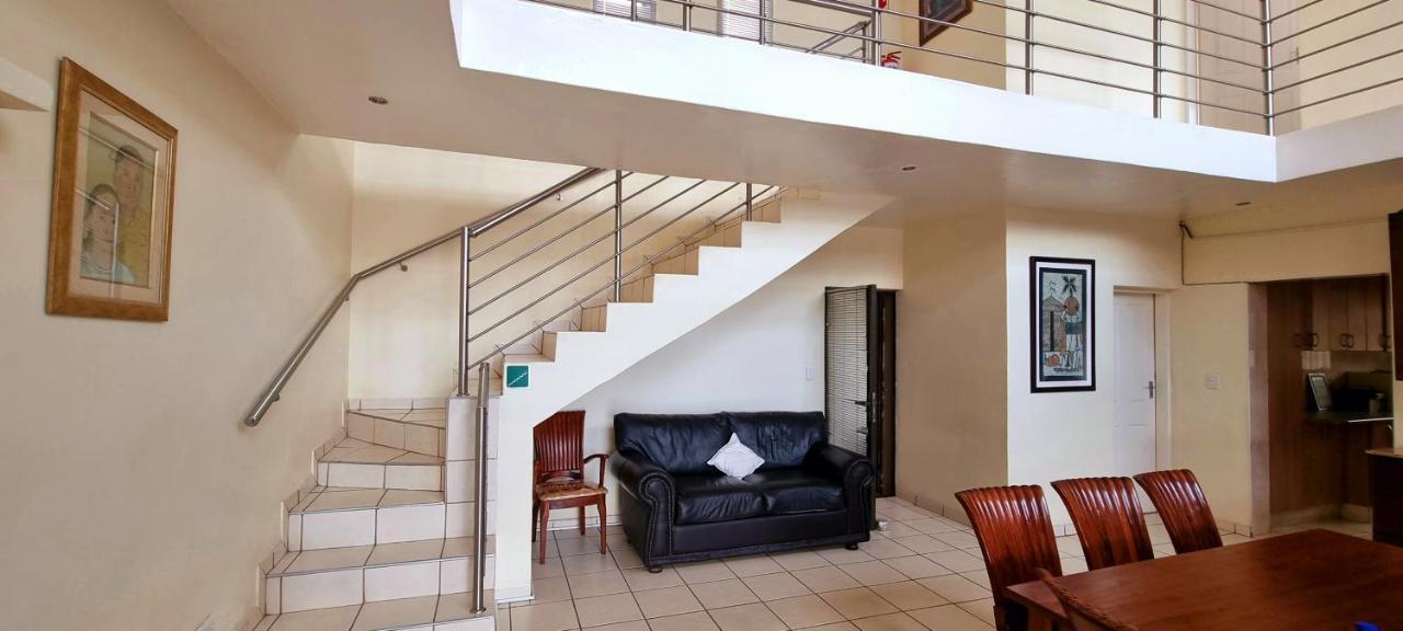 Asda Guesthouse Mogwase Bagian luar foto