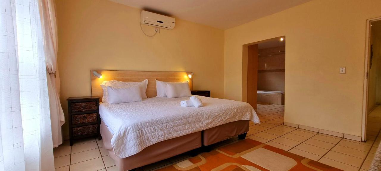 Asda Guesthouse Mogwase Bagian luar foto