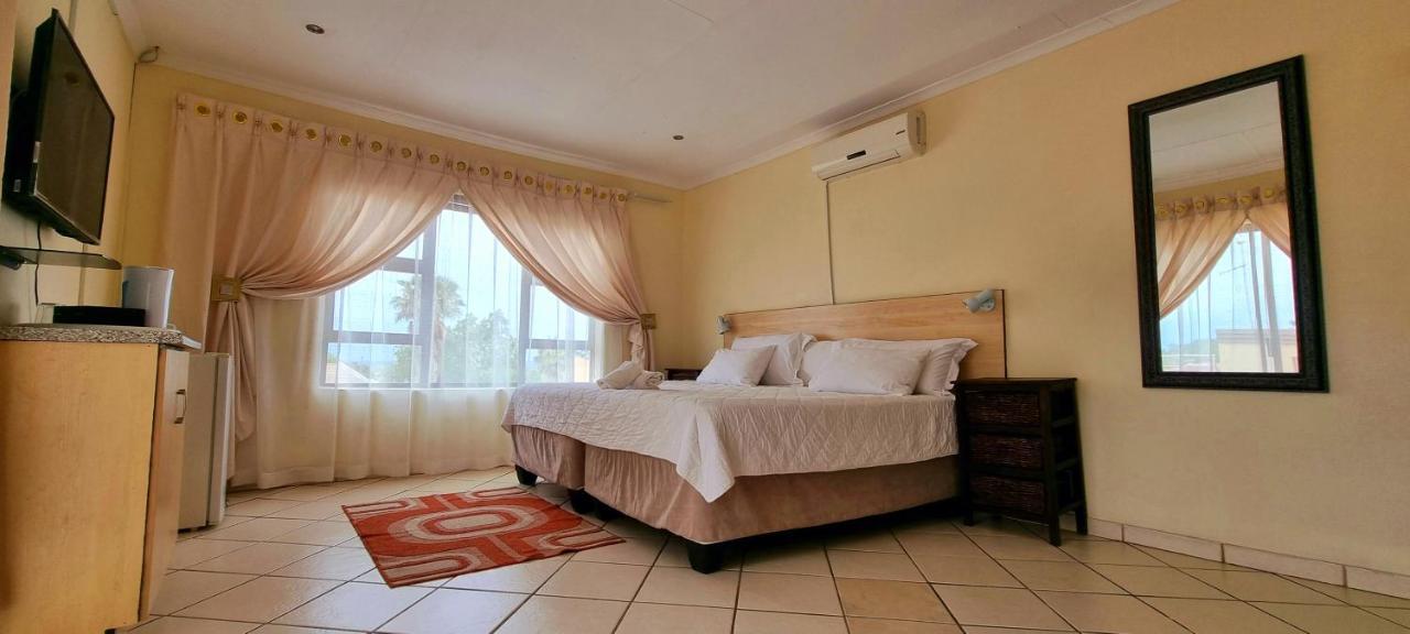 Asda Guesthouse Mogwase Bagian luar foto