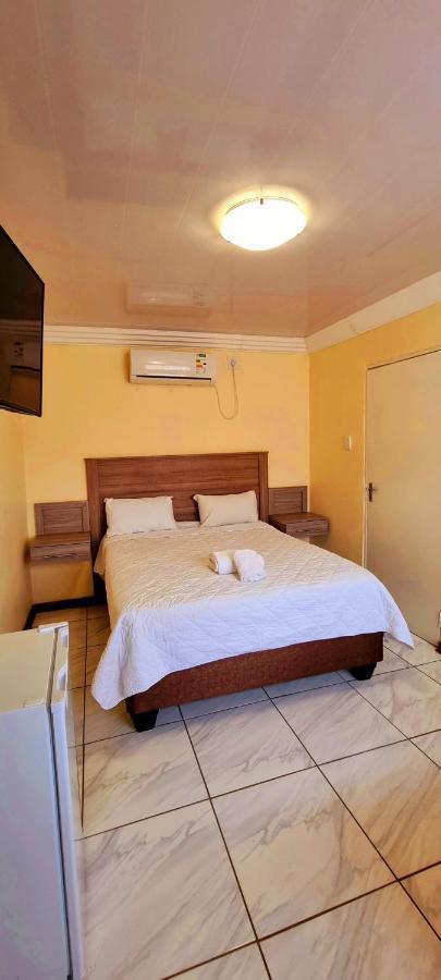 Asda Guesthouse Mogwase Bagian luar foto