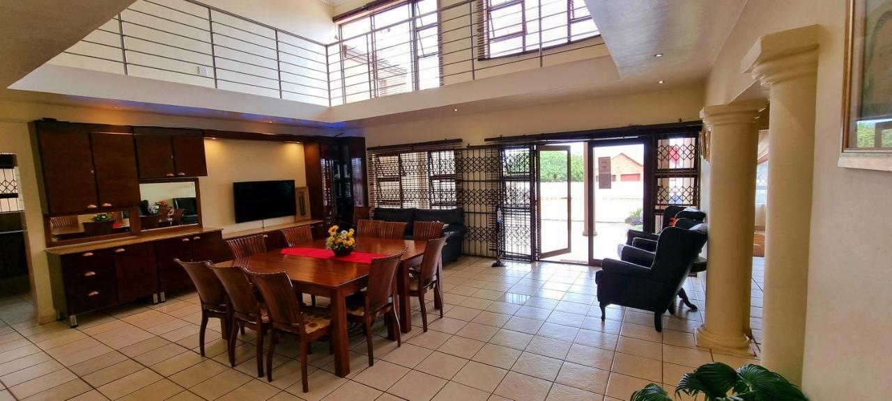 Asda Guesthouse Mogwase Bagian luar foto