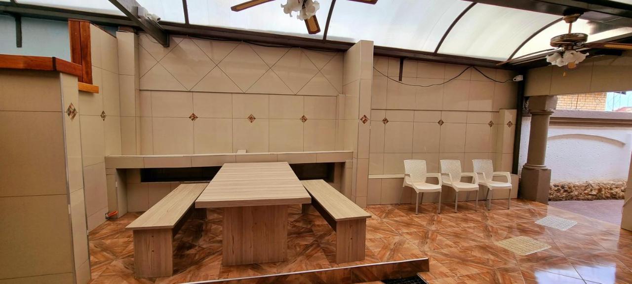 Asda Guesthouse Mogwase Bagian luar foto