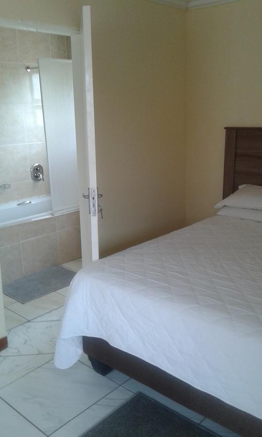 Asda Guesthouse Mogwase Bagian luar foto